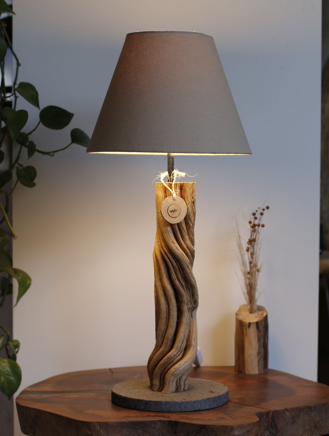 Lámpara Kurba con Pantalla