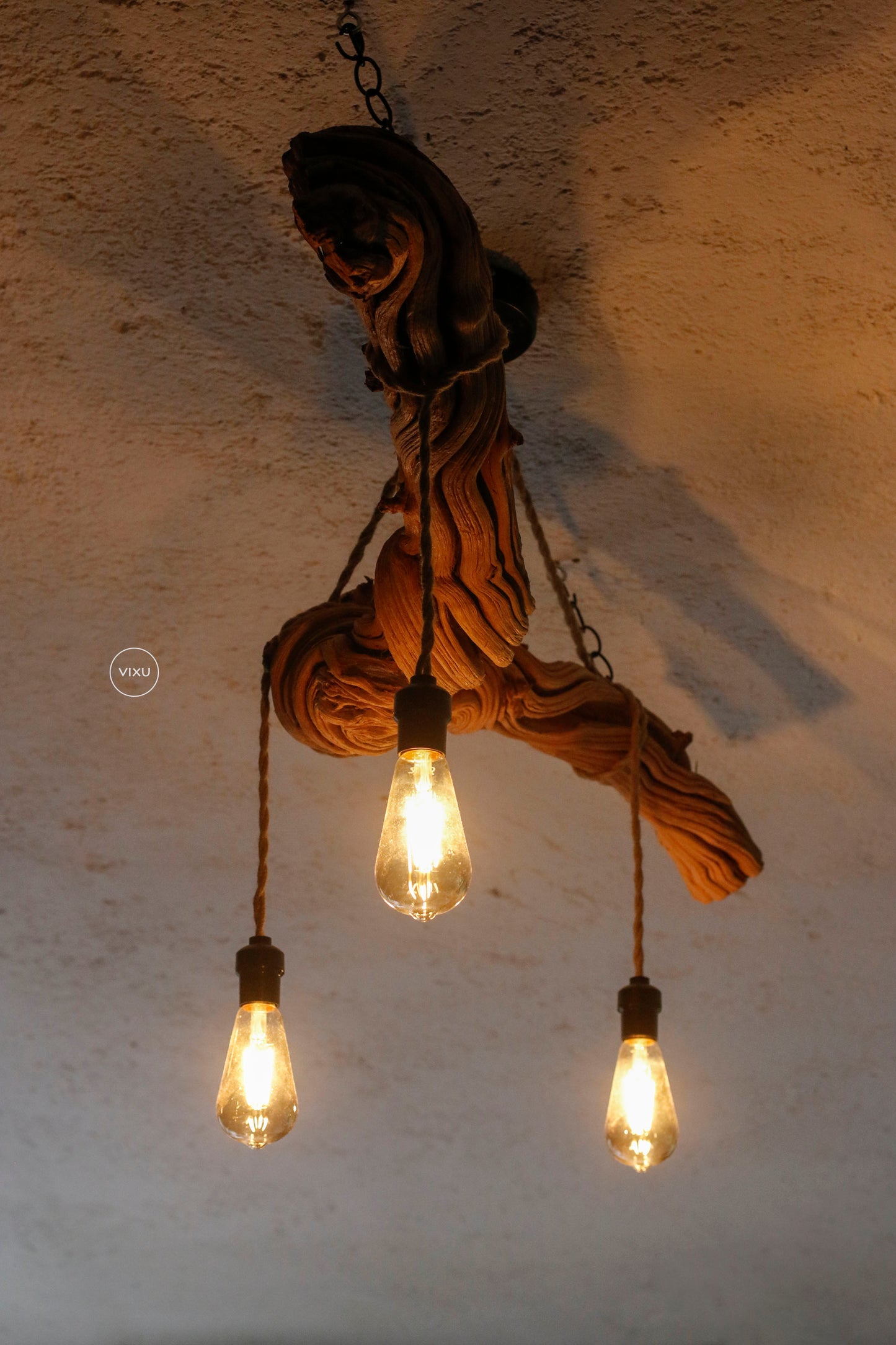 Candelabro de madera de bejuco
